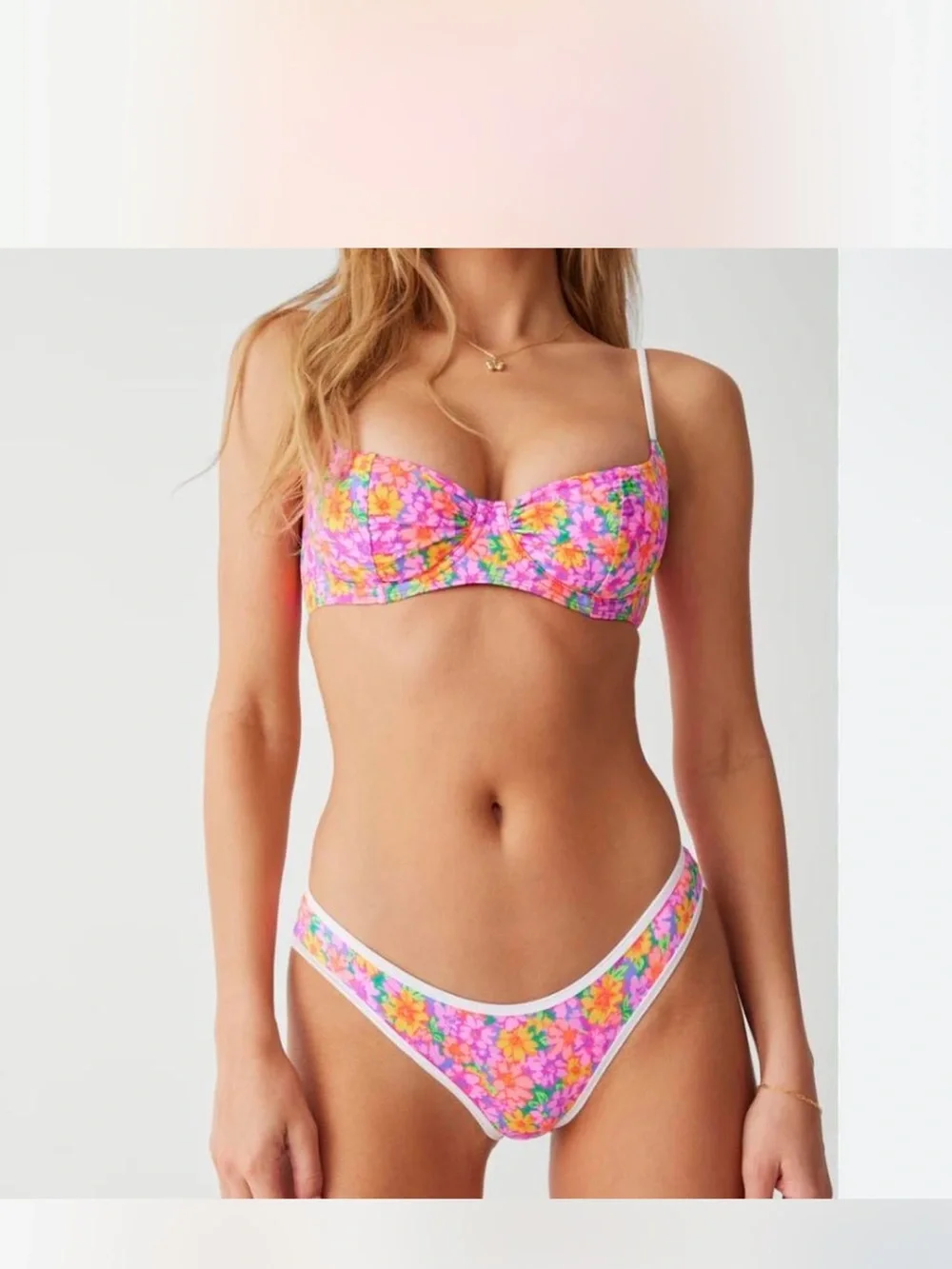 Frankie’s Bikini Daisy Pond Set